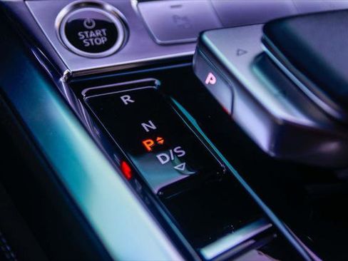 Certified 2023 Audi e-tron Premium Plus w/ Premium Plus Package AWD/4WD image 26