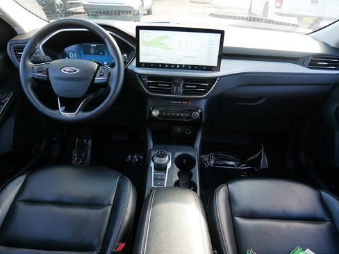 Certified 2024 Ford Escape Platinum AWD/4WD image 10