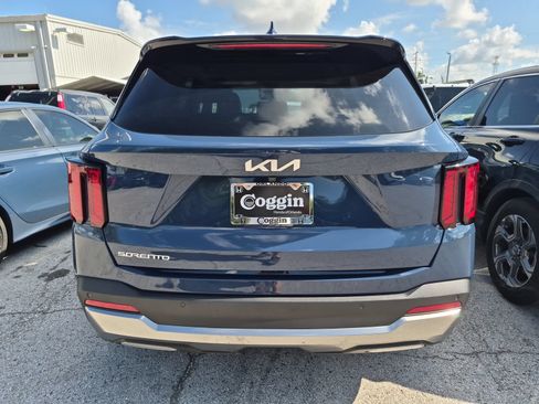Used 2025 Kia Sorento S FWD image 5