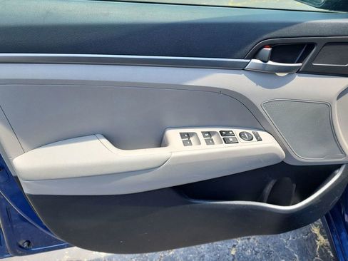 Used 2017 Hyundai Elantra SE image 14