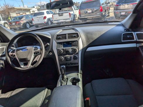 Used 2015 Ford Explorer XLT image 14