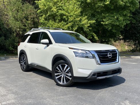 Used 2024 Nissan Pathfinder Platinum FWD image 44
