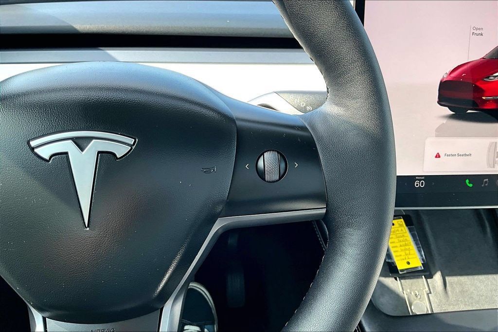 Used 2024 Tesla Model Y Long Range AWD/4WD image 12