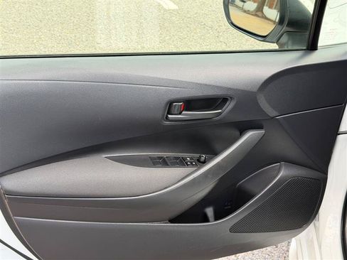 Used 2025 Toyota Corolla LE FWD image 28