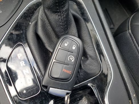 Used 2021 Jeep Cherokee Latitude Plus AWD/4WD image 26