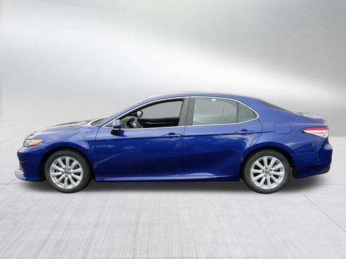 Used 2018 Toyota Camry LE w/ Convenience Package FWD image 4