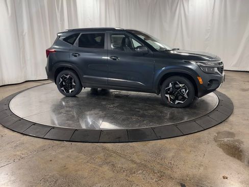 Certified 2025 Kia Seltos S image 3