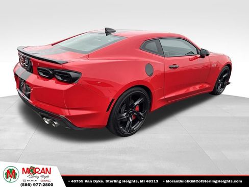 Used 2021 Chevrolet Camaro LT w/ Technology Package RWD image 6