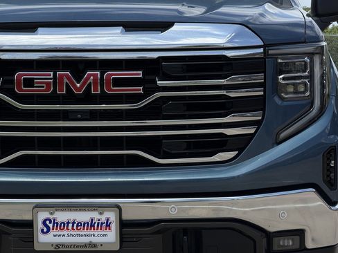 Used 2024 GMC Sierra 1500 SLT AWD/4WD image 8