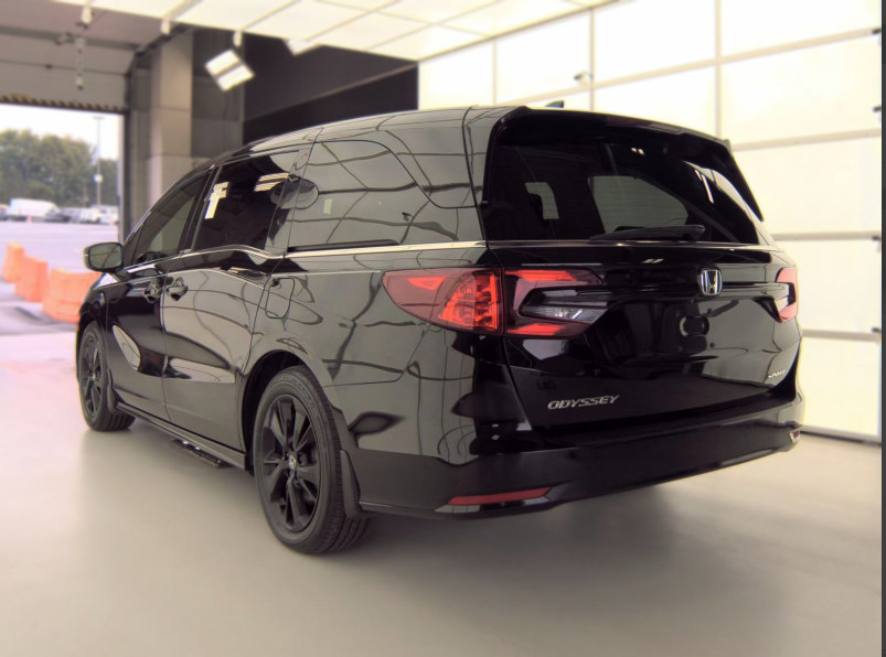 Used 2024 Honda Odyssey Sport image 4
