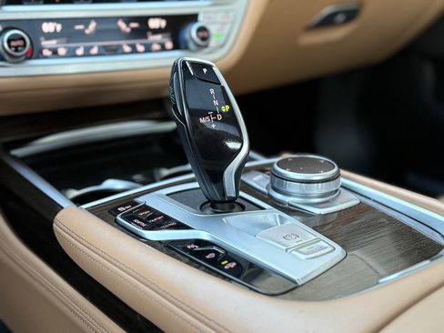 Used 2022 BMW 740i RWD image 37