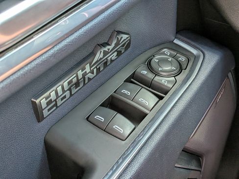 Used 2022 Chevrolet Silverado 1500 High Country w/ Technology Package AWD/4WD image 22