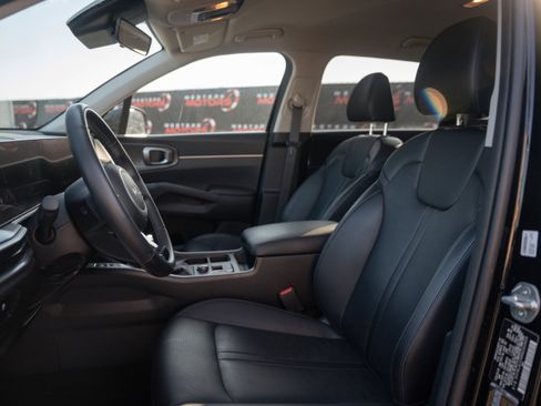 Used 2024 Kia Sorento S image 16