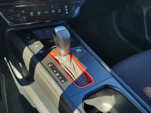 New 2025 Nissan Kicks SR image 18