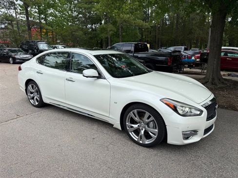 Used 2018 INFINITI Q70 L 3.7 w/ Sensory Package RWD image 4