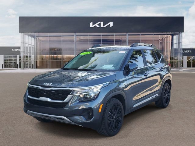 Certified 2022 Kia Seltos Nightfall Edition AWD/4WD image 3