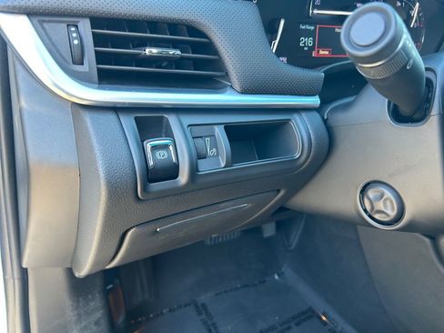 Used 2019 Cadillac XTS Luxury image 21