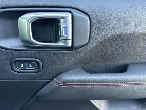 Used 2023 Jeep Gladiator Rubicon w/ Cold Weather Group image 18