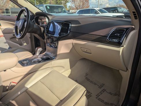 Used 2020 Jeep Grand Cherokee Overland image 26