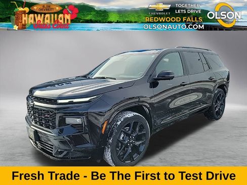 Used 2025 Chevrolet Traverse RS image 1