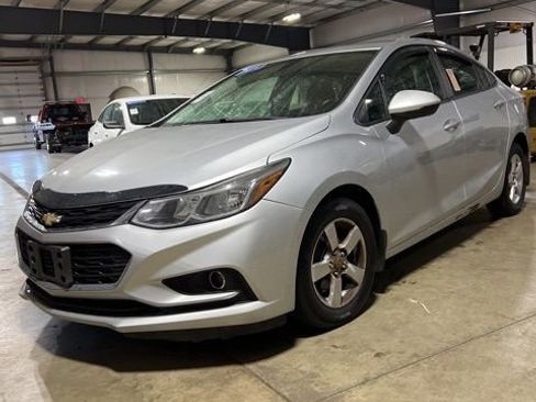 Used 2018 Chevrolet Cruze LS FWD image 1
