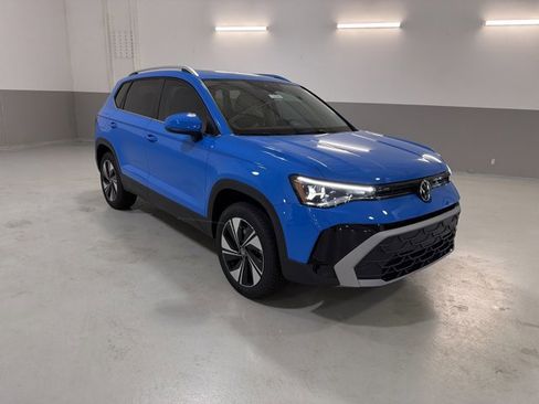 New 2026 Volkswagen Taos SE AWD/4WD image 4