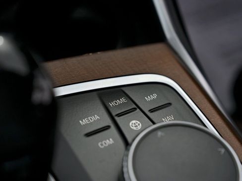 Used 2020 BMW 330i Sedan w/ M Sport Package image 33