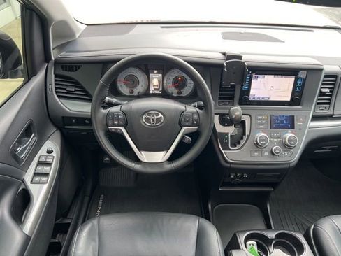 Used 2016 Toyota Sienna SE w/ SE Preferred Package image 15
