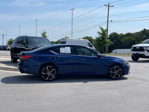 Used 2024 Nissan Altima 2.5 SR w/ SR Premium Package FWD image 8