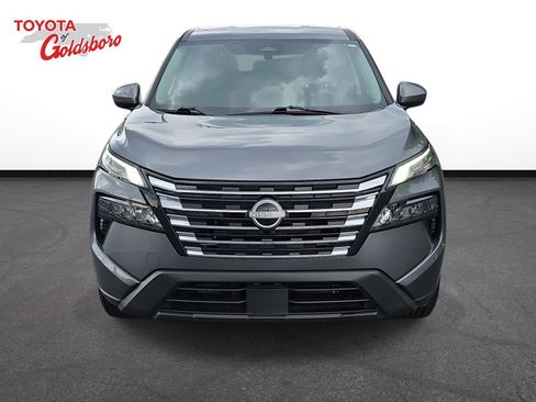 Used 2025 Nissan Rogue SV AWD/4WD image 2