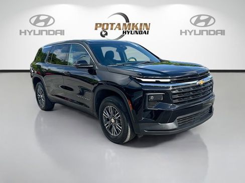 Used 2024 Chevrolet Traverse LS FWD image 3