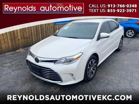 Used 2018 Toyota Avalon XLE w/ All Weather Liner Package image 1