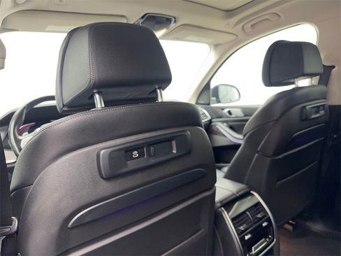 Used 2021 BMW X7 xDrive40i w/ Premium Package image 37