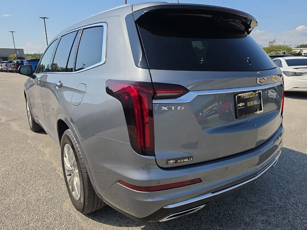 Used 2022 Cadillac XT6 Luxury FWD image 3