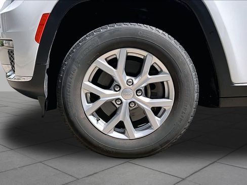 Used 2023 Jeep Grand Cherokee L Limited RWD image 11
