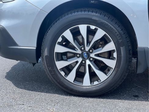 Used 2016 Subaru Outback 3.6R Limited AWD/4WD image 29
