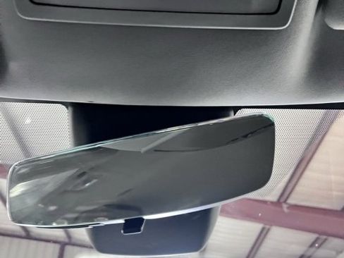 Used 2024 Toyota Highlander LE image 27