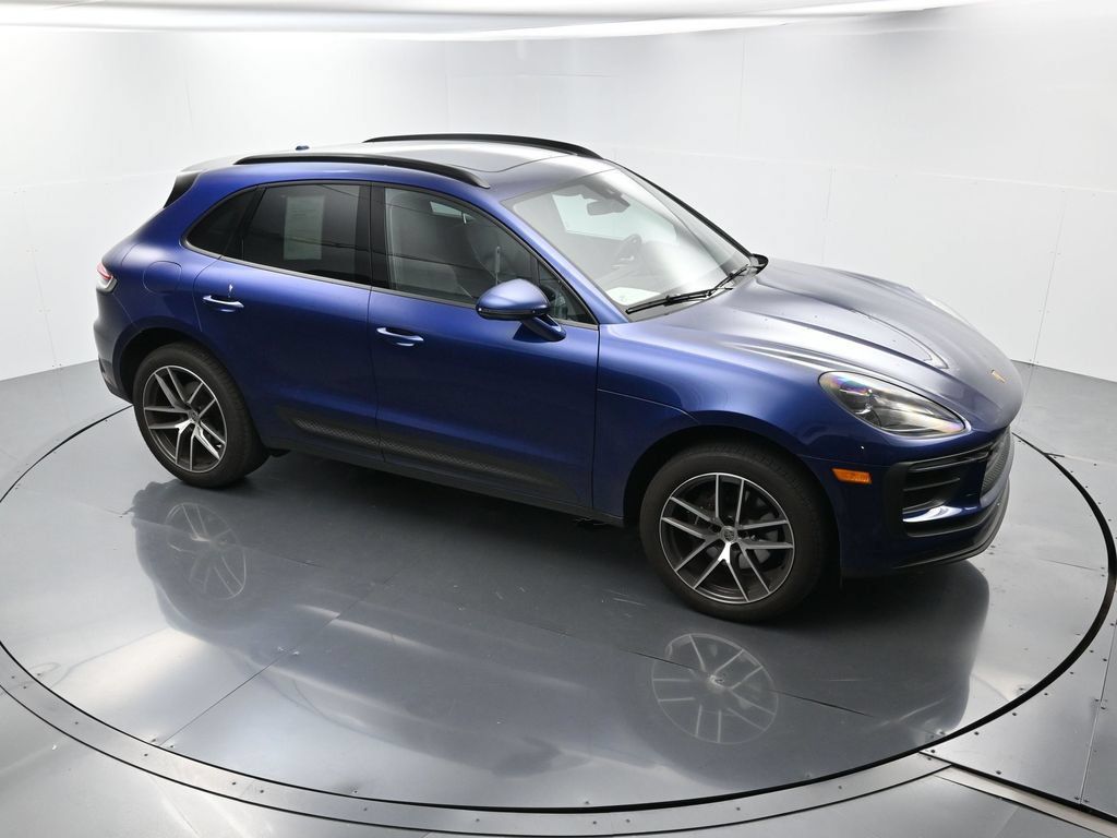 Certified 2024 Porsche Macan AWD/4WD image 40