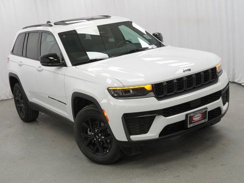 New 2026 Jeep Grand Cherokee Altitude AWD/4WD image 8