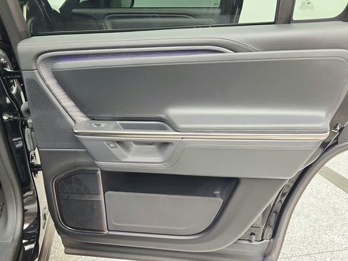 Used 2025 Rivian R1S Adventure image 41