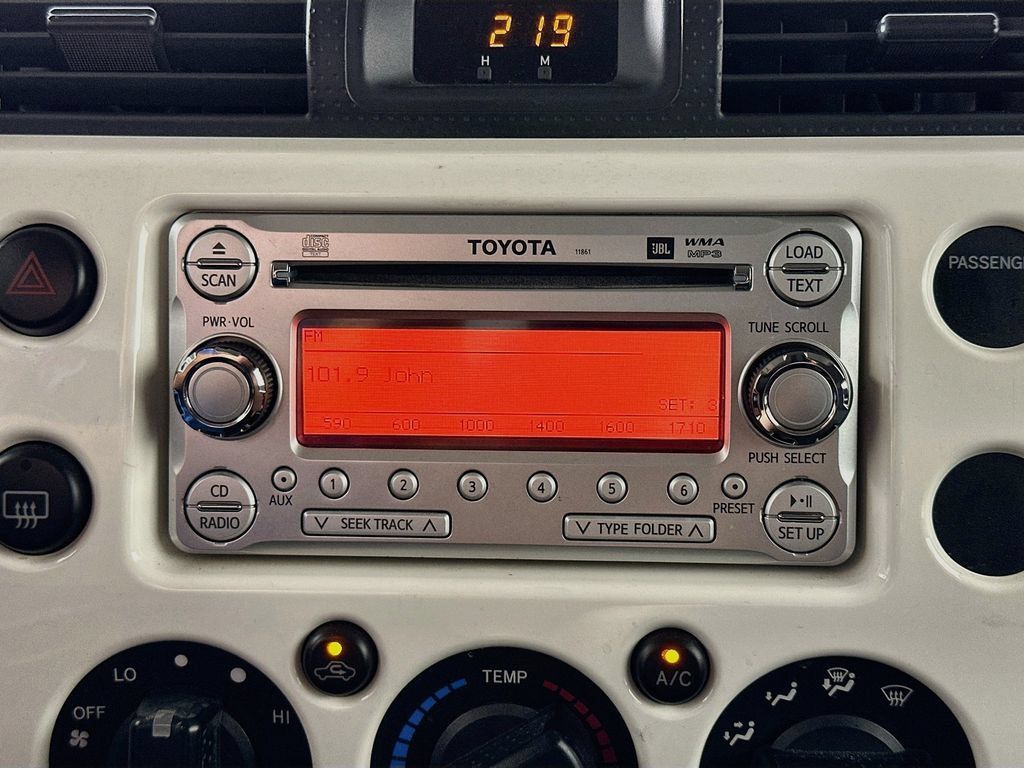 Used 2011 Toyota FJ Cruiser 4WD w/ Upgrade Pkg image 18