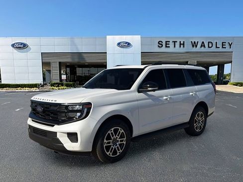 New 2025 Ford Expedition Active image 3