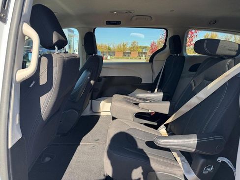 Used 2023 Chrysler Voyager LX image 10