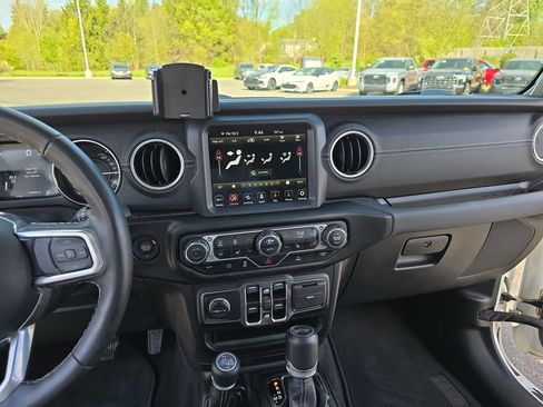 Used 2021 Jeep Wrangler Unlimited Sahara w/ Cold Weather Group AWD/4WD image 22
