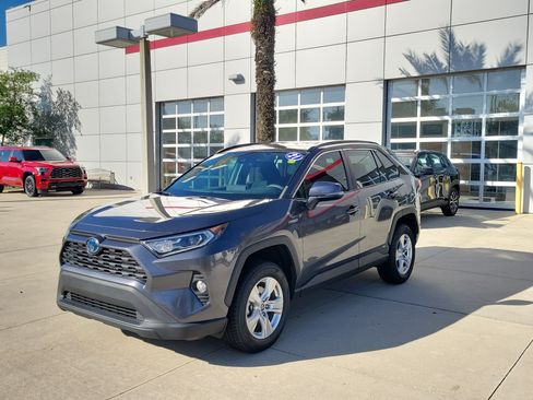 Used 2021 Toyota RAV4 XLE AWD/4WD image 1