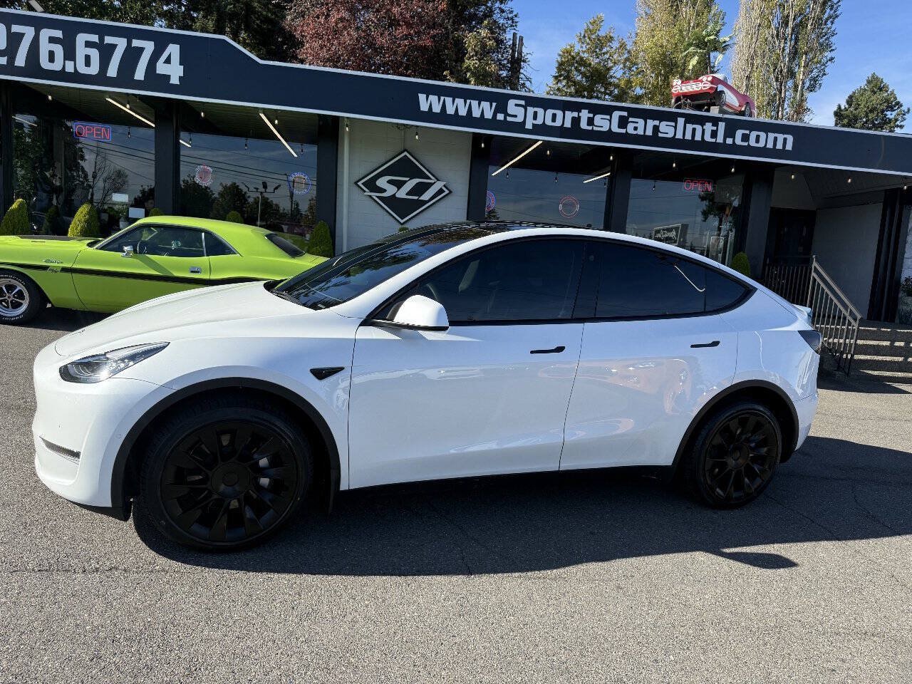 Used 2022 Tesla Model Y Long Range AWD/4WD image 2