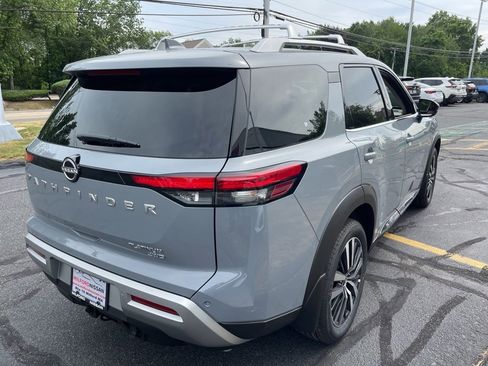 New 2025 Nissan Pathfinder Platinum image 5