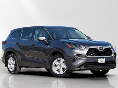 Used 2022 Toyota Highlander LE