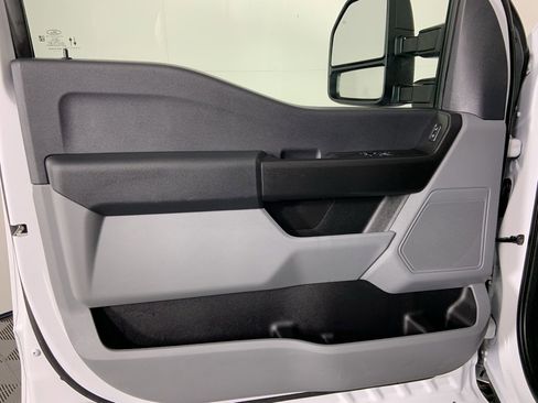 Used 2024 Ford F250 XL w/ XL Chrome Package image 25