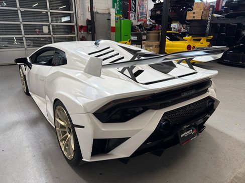Used 2022 Lamborghini Huracan STO image 8
